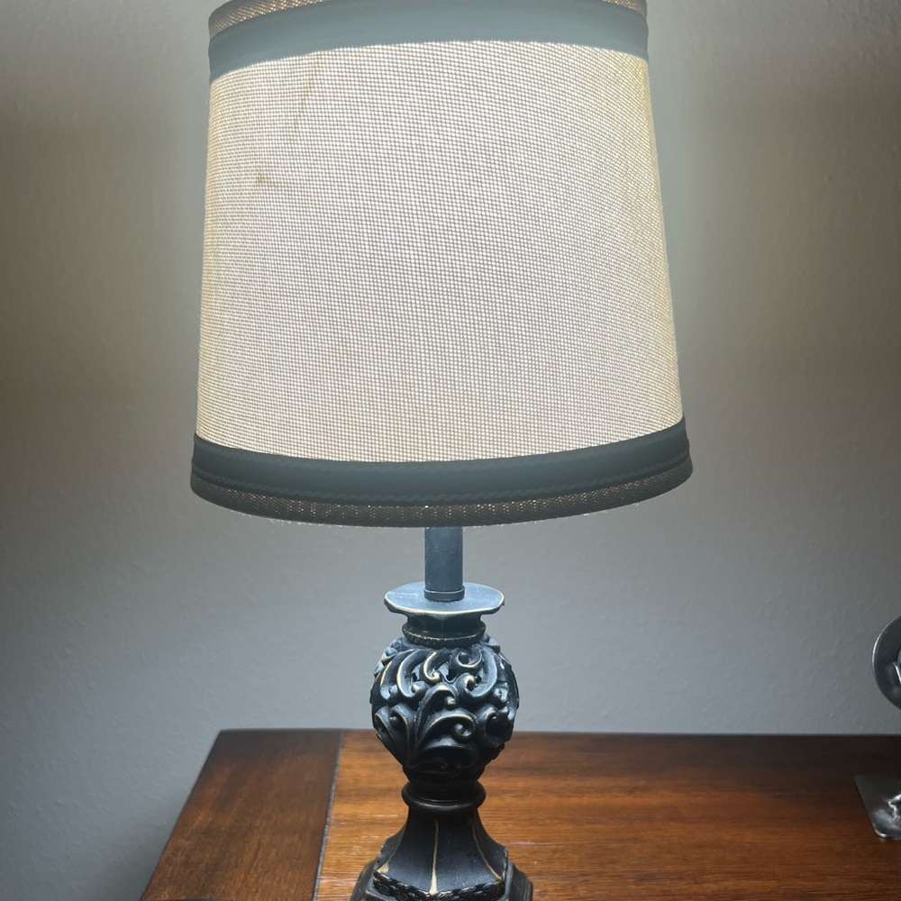 Elegant Black and Cream Table Lamp
